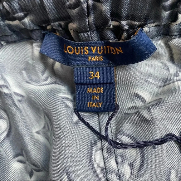 Louis Vuitton Women’s 100% Silk Pajamas SET LV Logo Grey Silver Pants Shirt Rare - Picture 5 of 7
